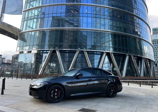 Alfa Romeo Giulia cena 104000 przebieg: 125000, rok produkcji 2017 z Warszawa małe 16
